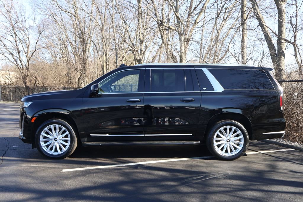 Used 2024 Cadillac Escalade ESV Luxury image 4