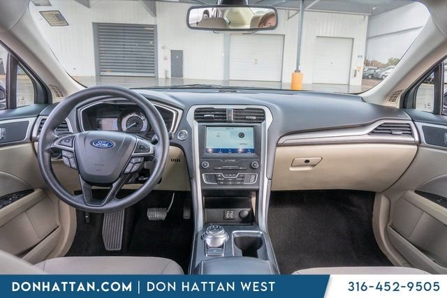 Used 2020 Ford Fusion SE w/ Fleet SE Value Package image 3