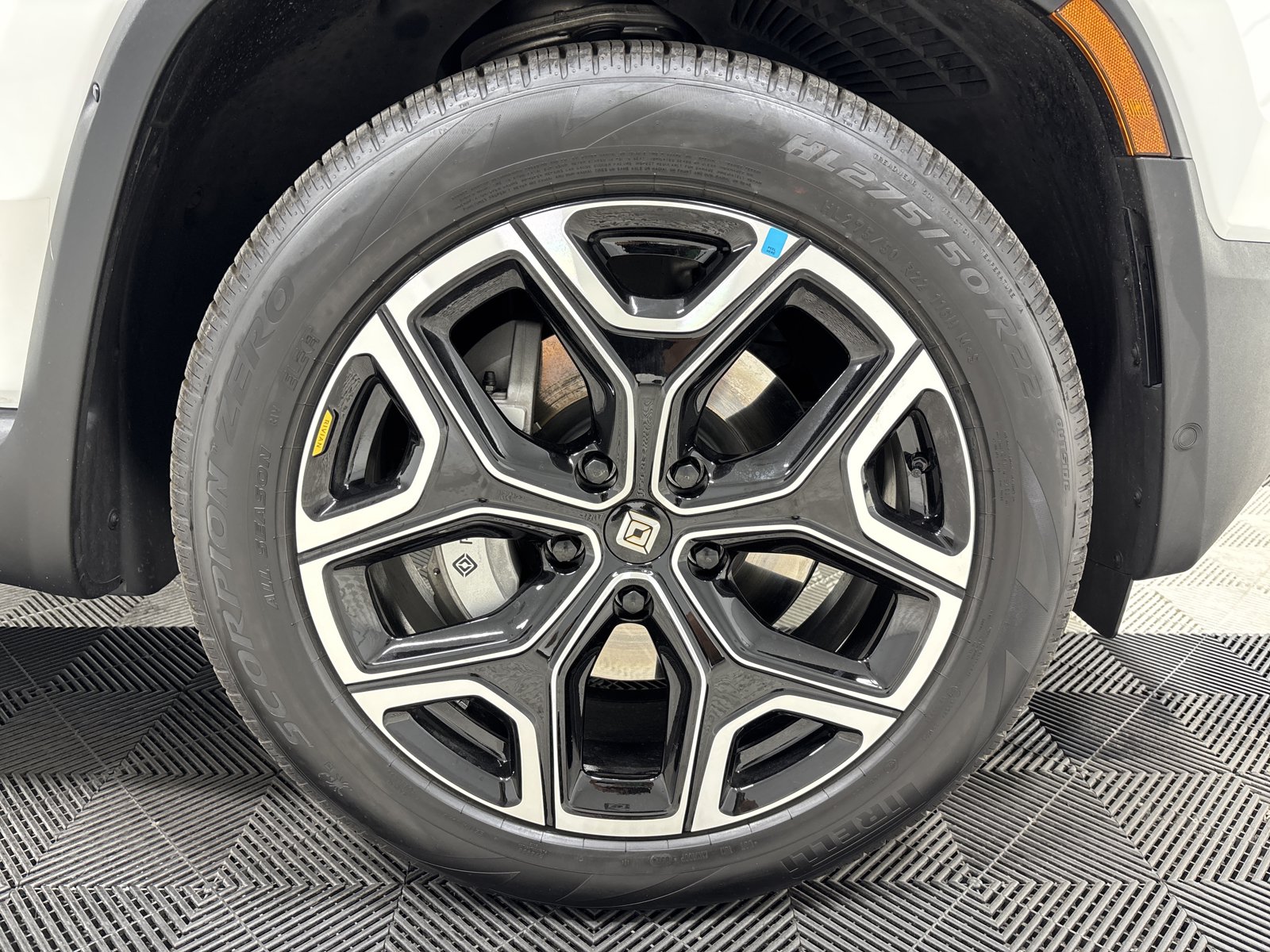 Used 2024 Rivian R1S Adventure AWD/4WD image 11