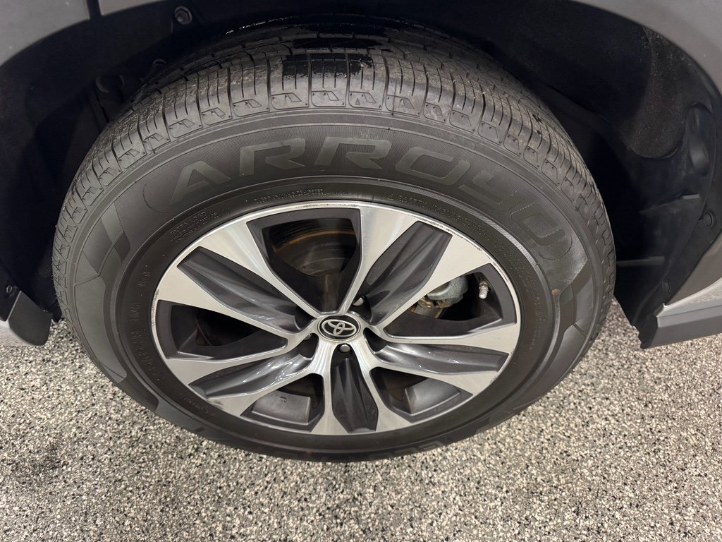 Used 2022 Toyota Highlander XLE image 15