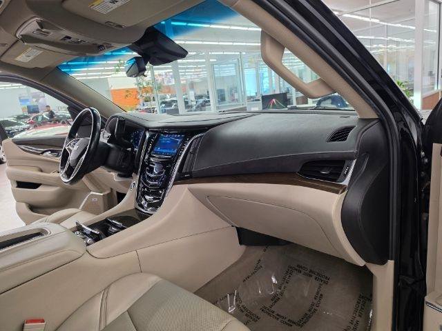 Used 2020 Cadillac Escalade Luxury AWD/4WD image 15