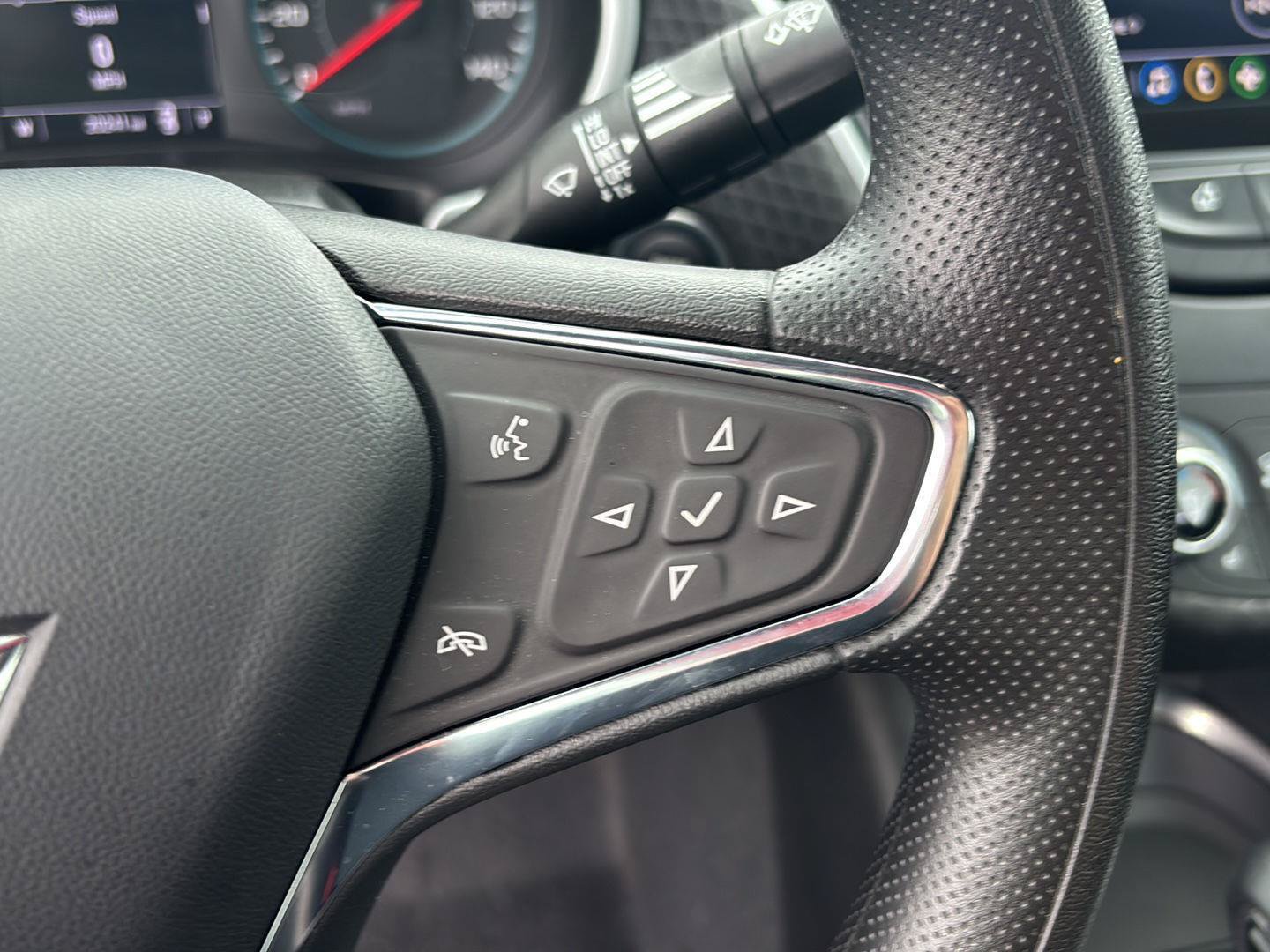 Used 2023 Chevrolet Malibu LT FWD image 21