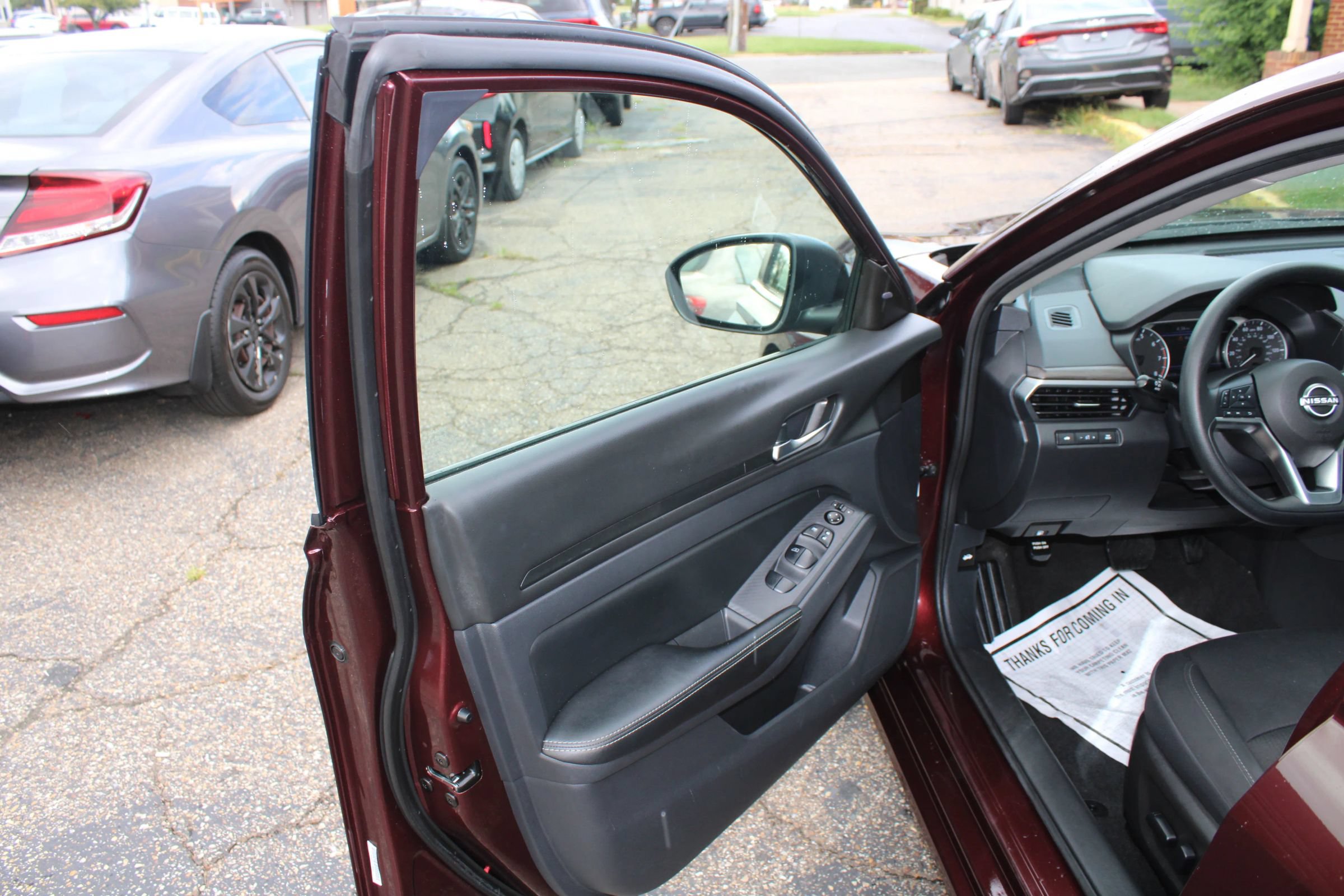 Used 2024 Nissan Altima 2.5 SV FWD image 8