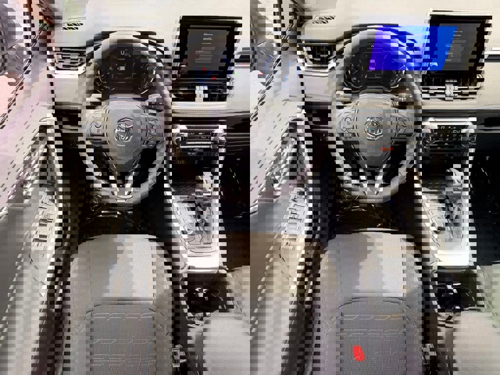 Used 2023 Toyota RAV4 SE image 15