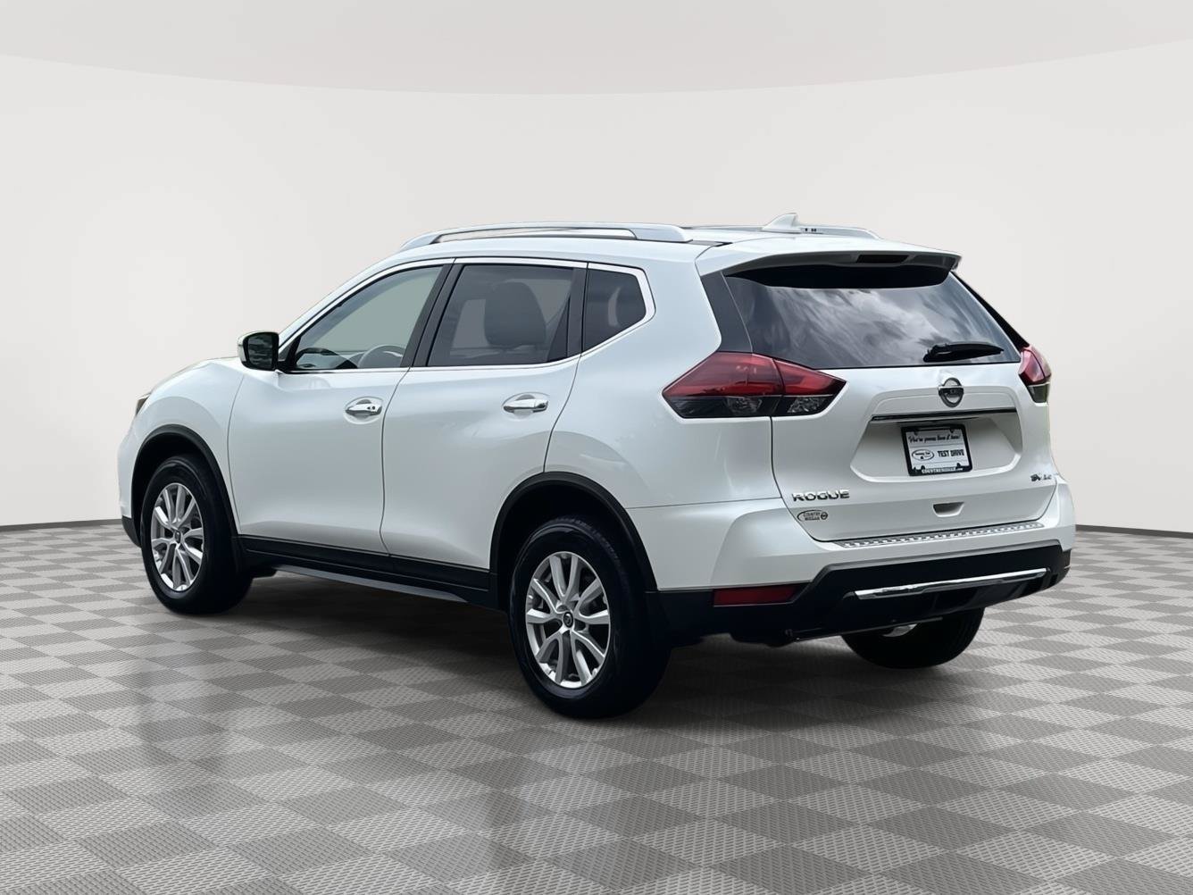 Used 2018 Nissan Rogue SV AWD/4WD image 8