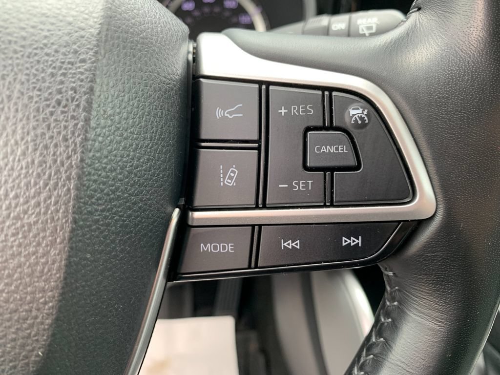 Used 2023 Toyota Highlander XLE FWD image 29