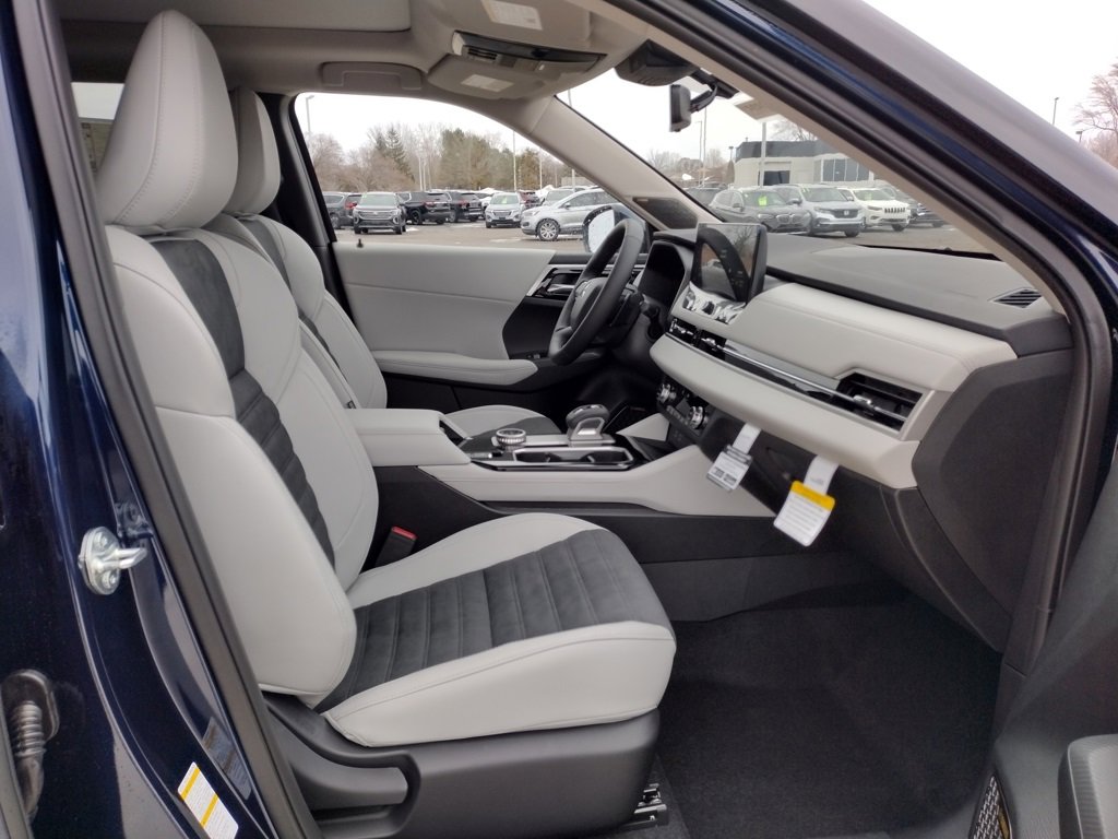 New 2026 Mitsubishi Outlander SE image 12