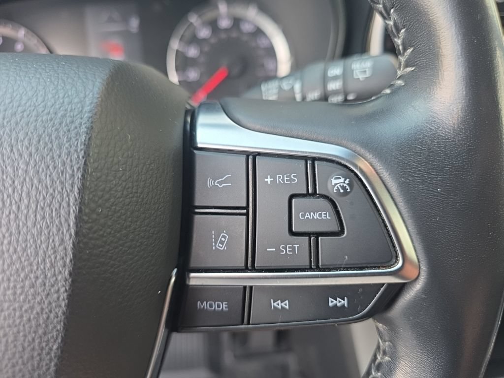 Used 2021 Toyota Highlander LE AWD/4WD image 17