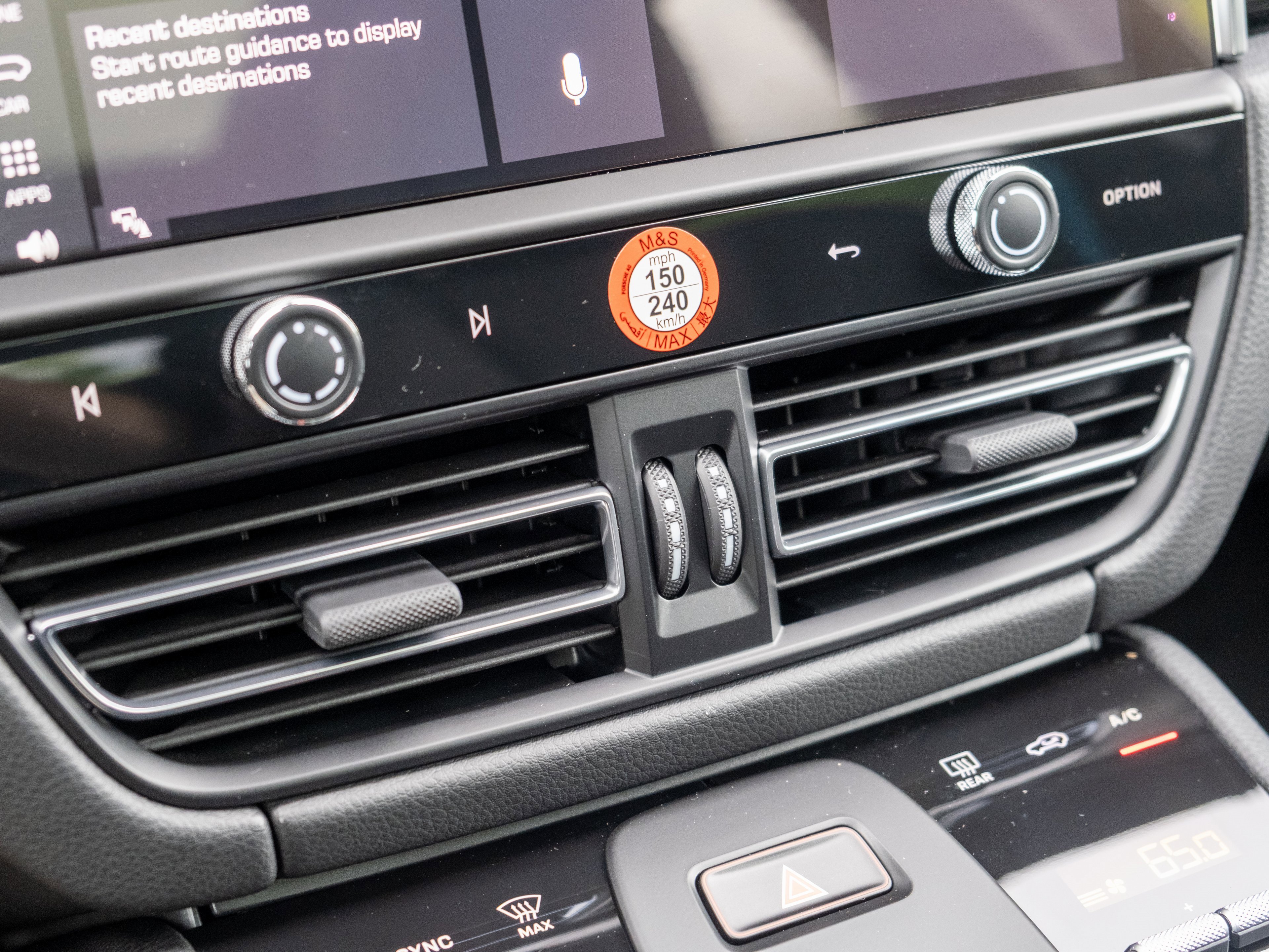 Certified 2025 Porsche Macan image 21