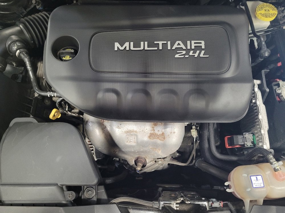 Used 2019 Jeep Cherokee Latitude Plus w/ Comfort/Convenience Group image 30