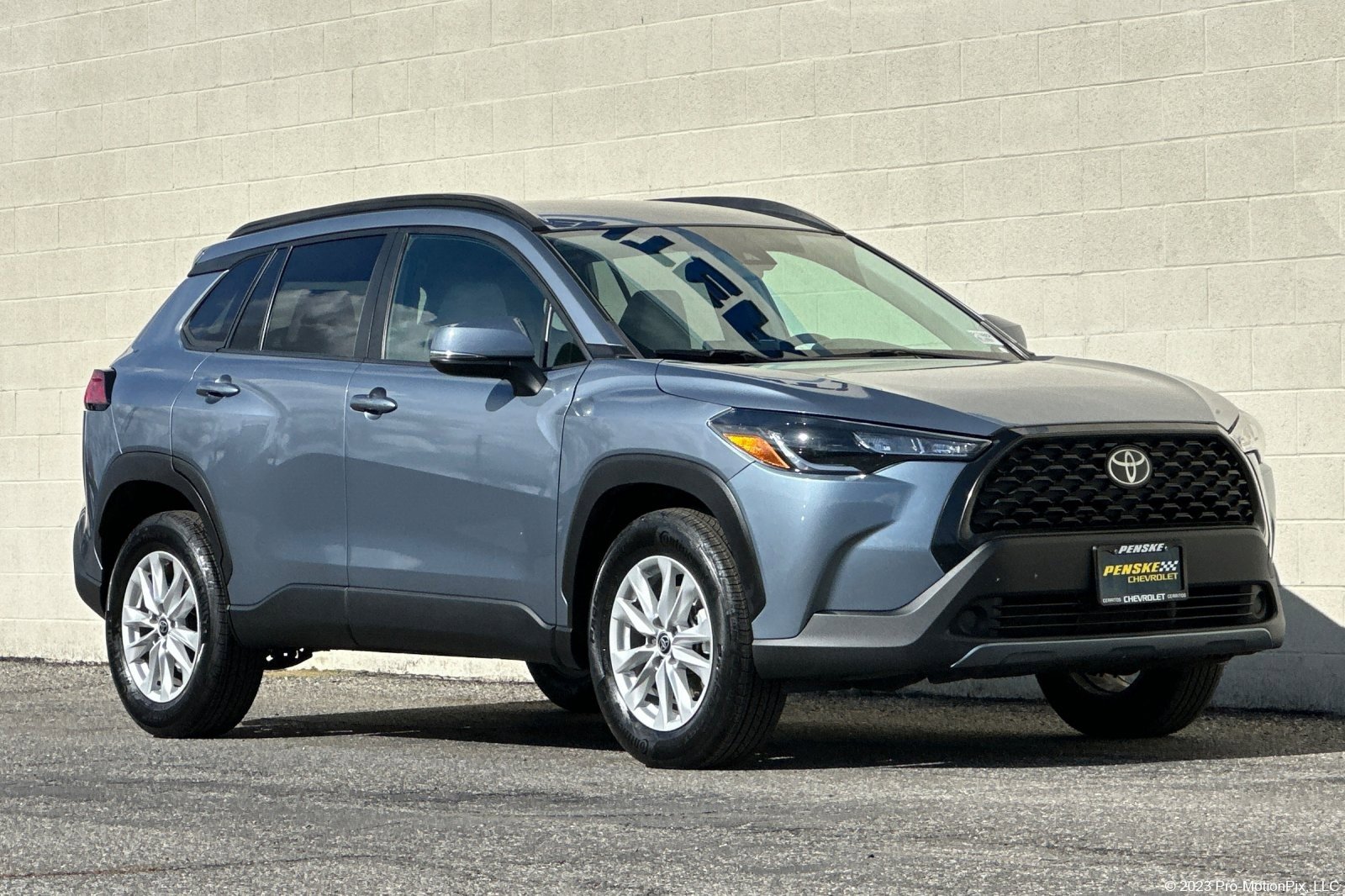 Used 2022 Toyota Corolla Cross LE image 1