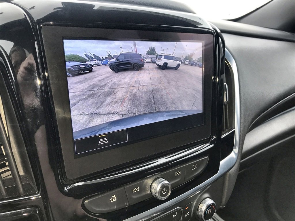 Used 2023 Chevrolet Traverse LT image 17