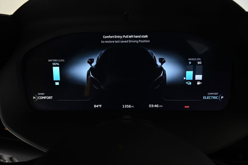 Used 2025 McLaren Artura image 11