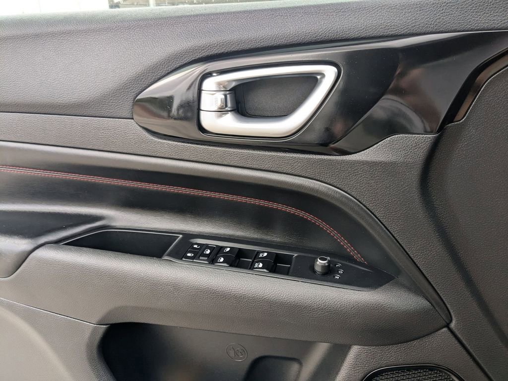 Used 2025 Jeep Compass Trailhawk image 6