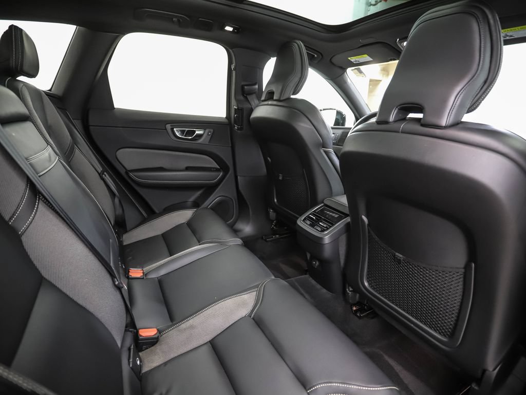 Used 2022 Volvo XC60 B6 R-Design w/ Protection Package Premier AWD/4WD image 25