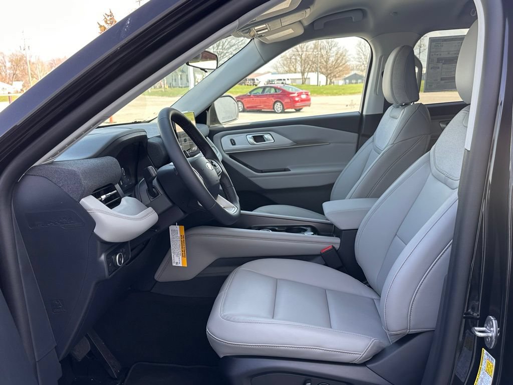New 2026 Ford Explorer Active w/ Active Comfort Package AWD/4WD image 14