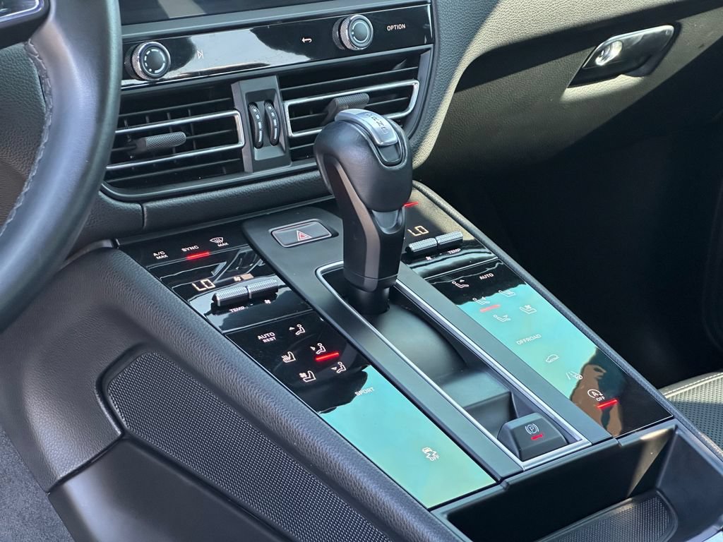 Used 2022 Porsche Macan AWD/4WD image 17
