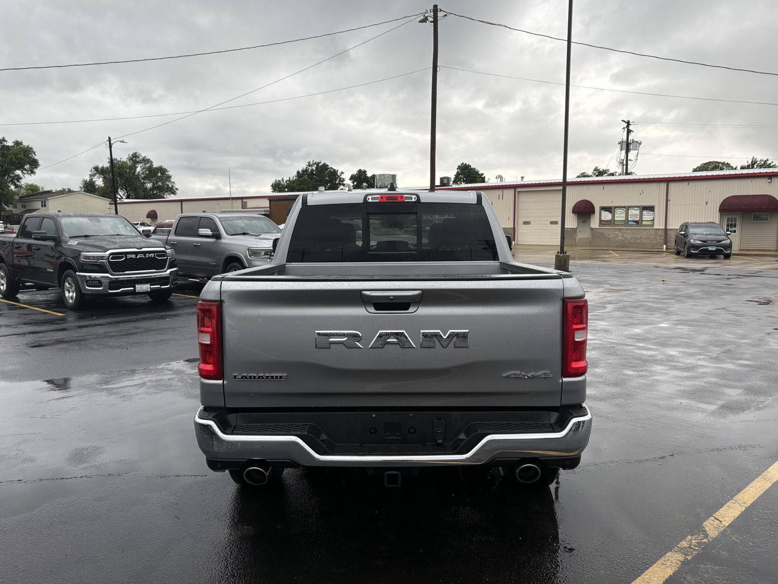 Used 2025 RAM 1500 Laramie AWD/4WD image 11