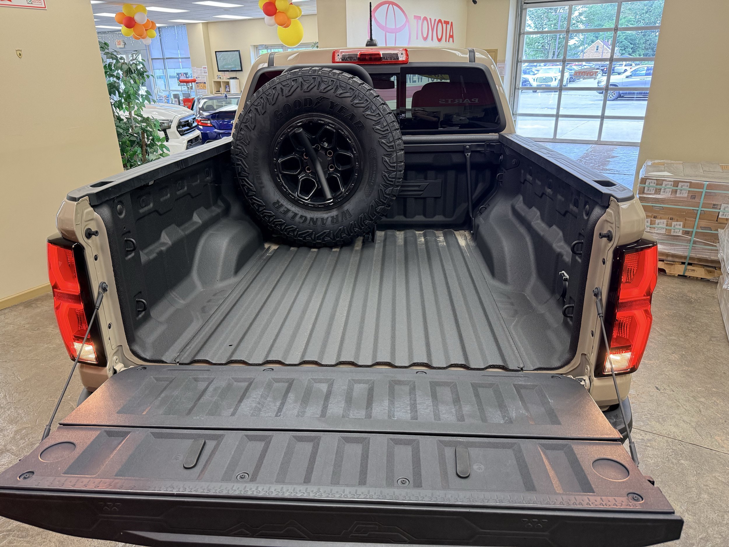 Used 2024 Chevrolet Colorado ZR2 w/ ZR2 Bison Edition AWD/4WD image 21