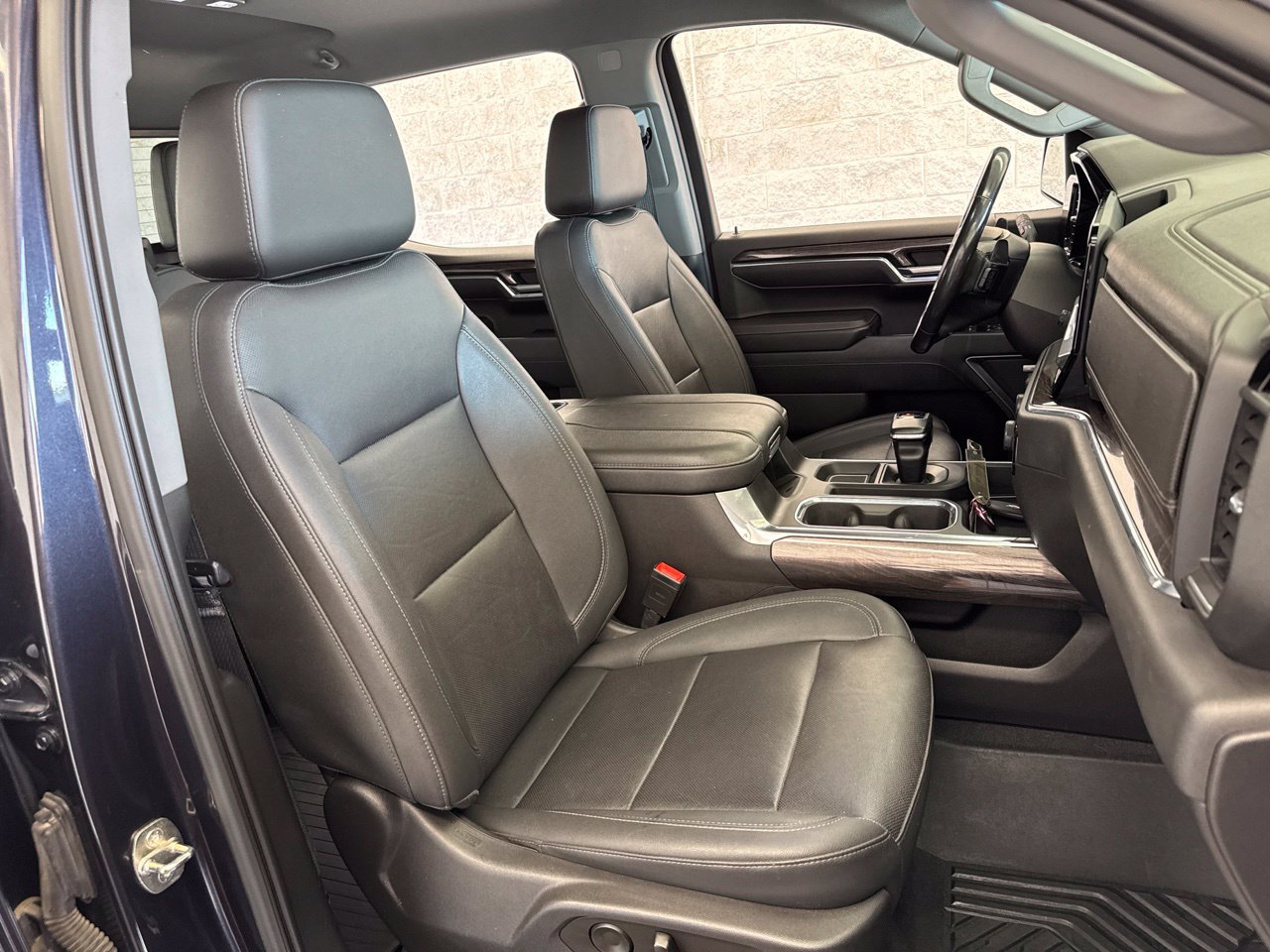 Used 2023 Chevrolet Silverado 1500 LTZ w/ LTZ Convenience Package II AWD/4WD image 50