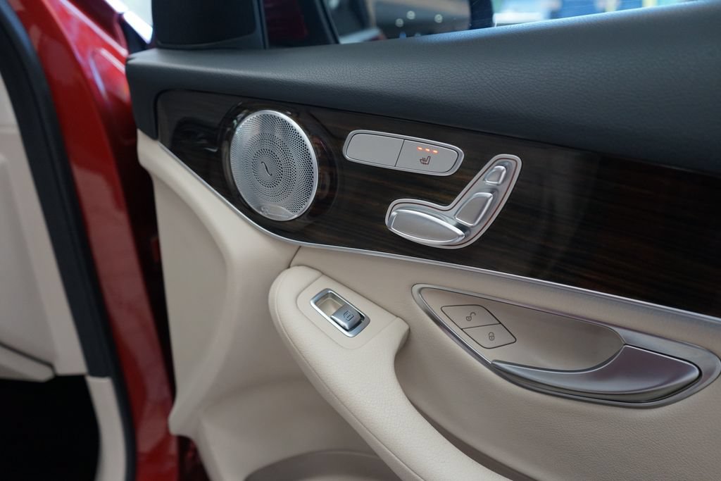 Used 2017 Mercedes-Benz GLC 300 4MATIC image 37