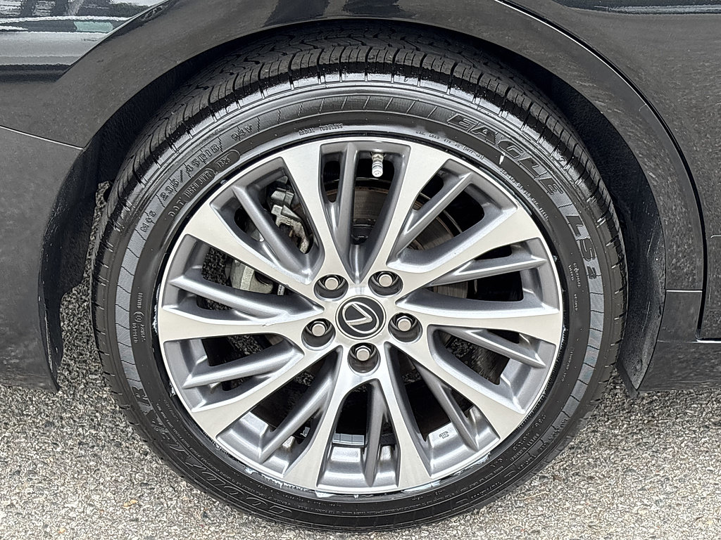 Used 2021 Lexus ES 300h w/ Premium Package FWD image 29