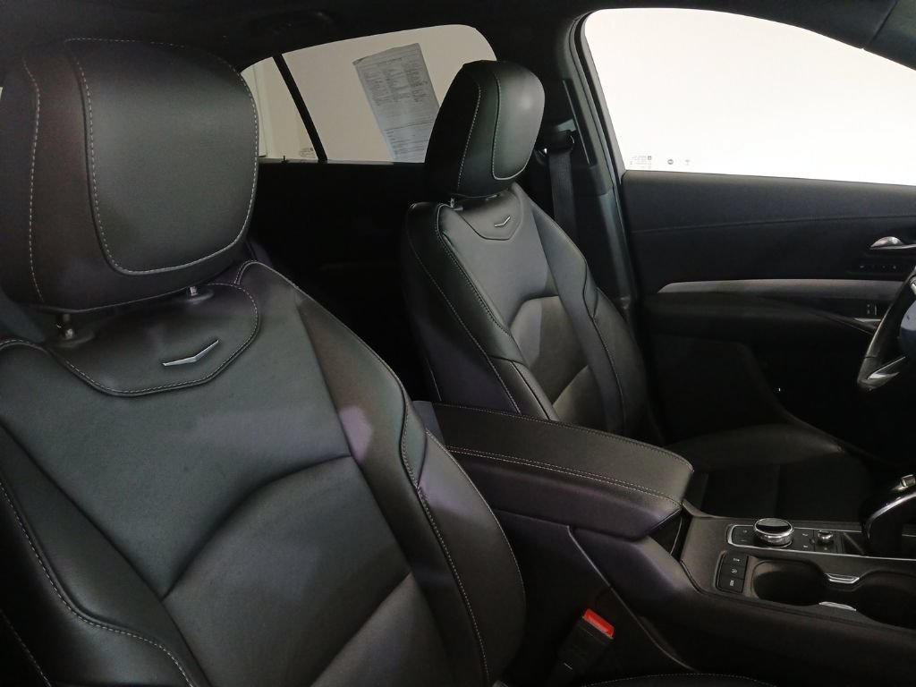 Used 2020 Cadillac XT4 Premium Luxury w/ Cold Weather Package AWD/4WD image 13