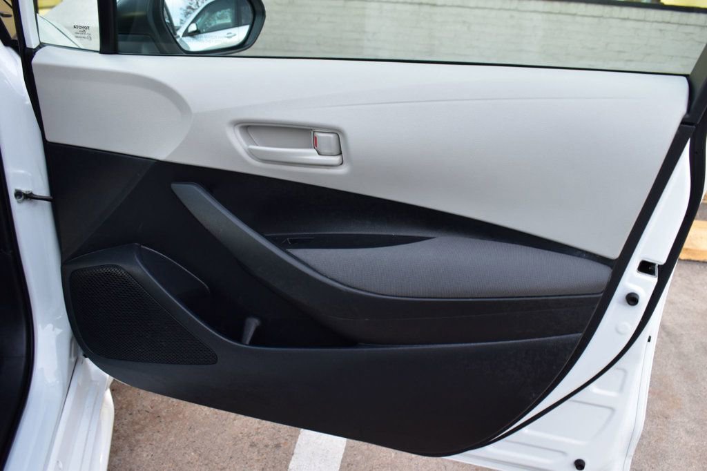 Used 2022 Toyota Corolla LE image 31