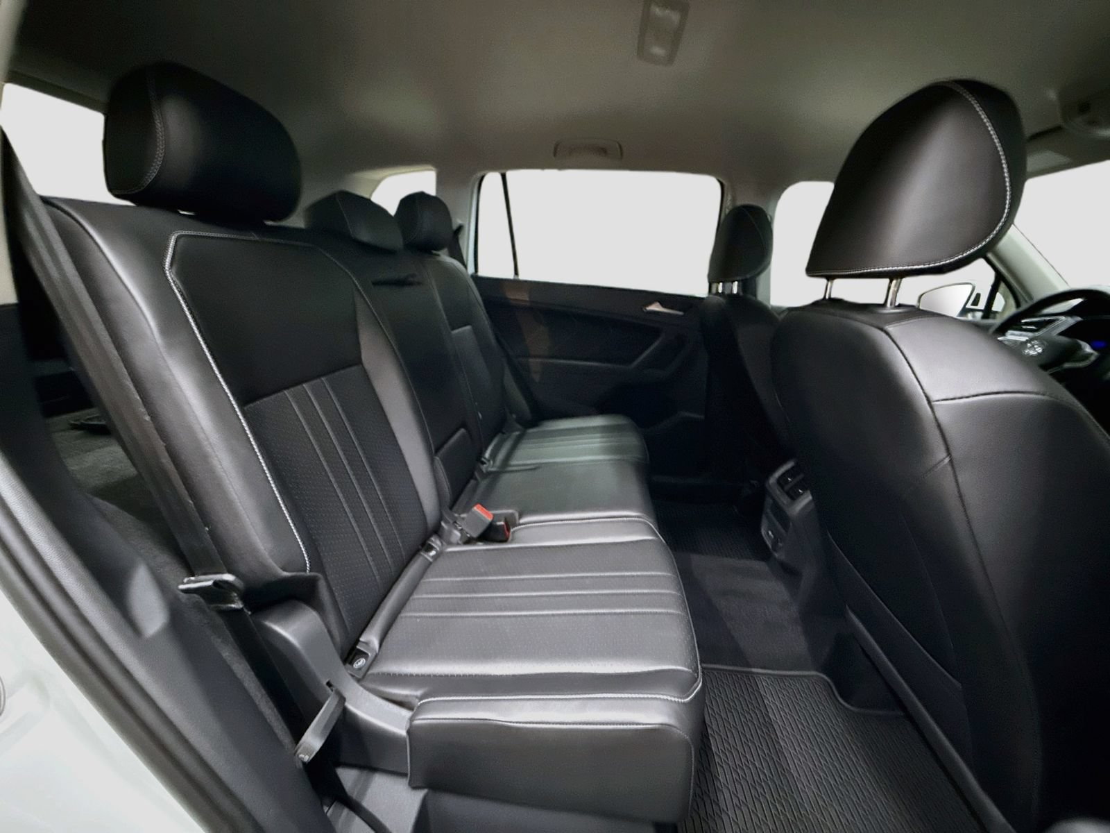 Used 2022 Volkswagen Tiguan SE AWD/4WD image 27