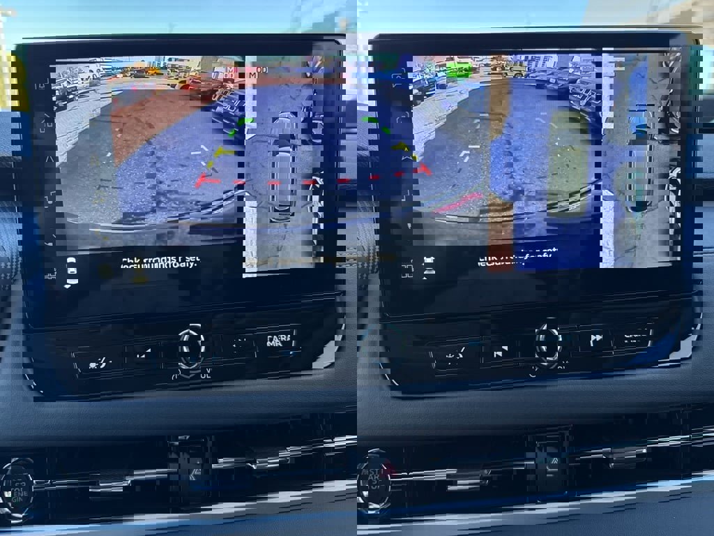 New 2025 Mitsubishi Outlander SE image 18