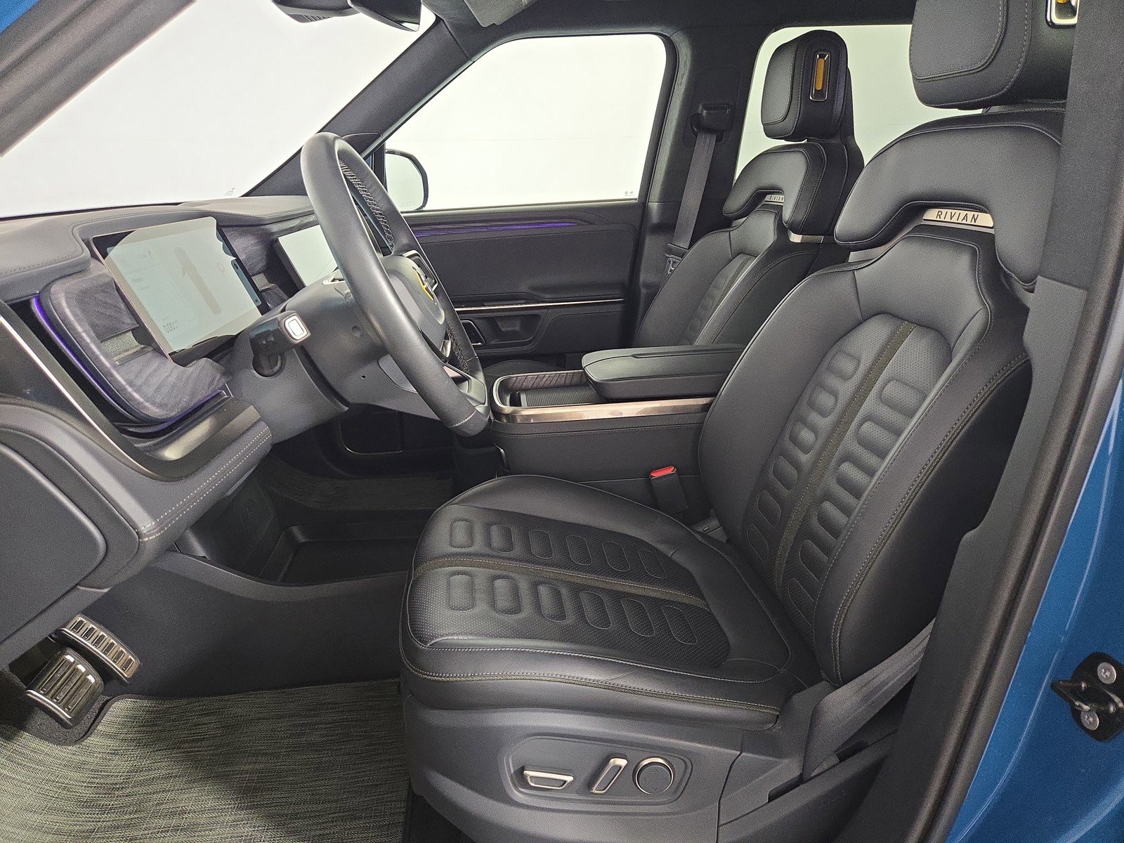 Used 2022 Rivian R1T Adventure image 20