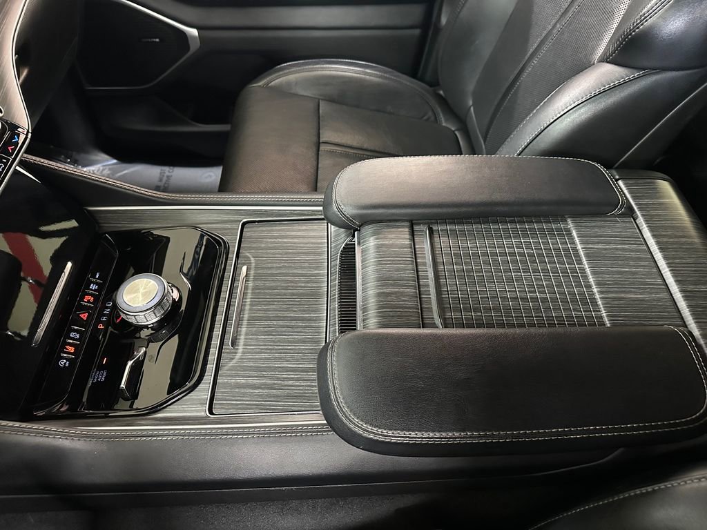 Certified 2024 Jeep Wagoneer Series II w/ Flexible Seating Group AWD/4WD image 30