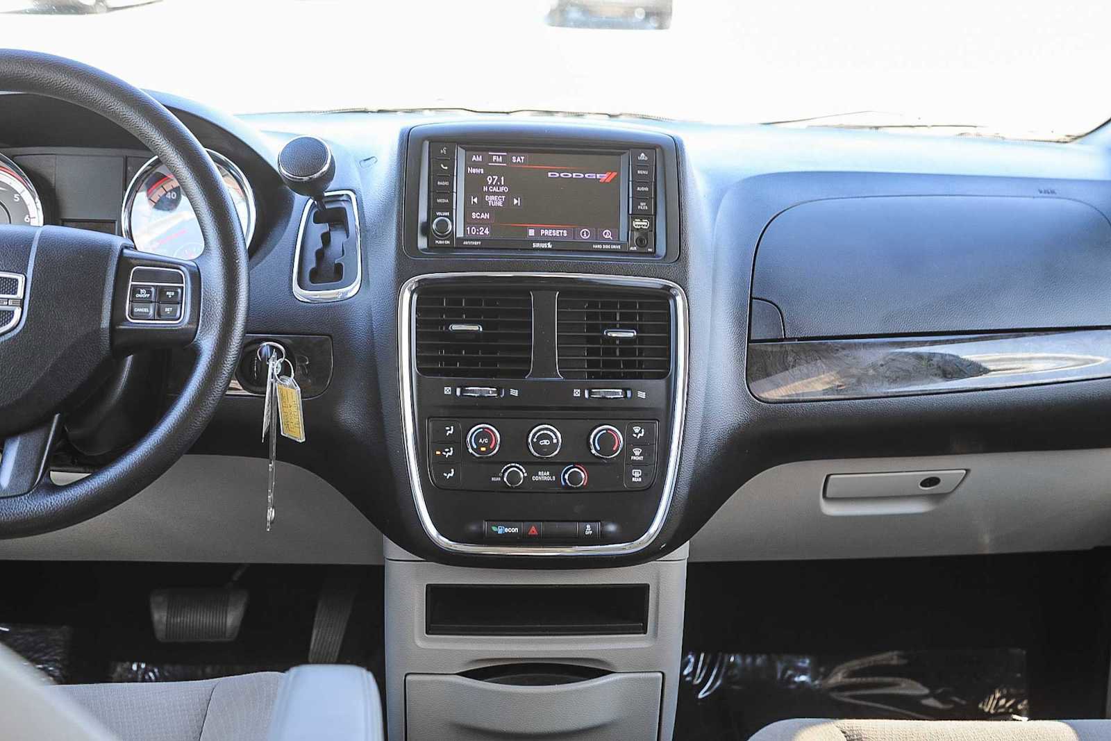 Used 2019 Dodge Grand Caravan SE w/ UConnect Hands-Free Group image 13