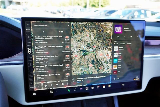 Used 2023 Tesla Model X AWD/4WD image 36
