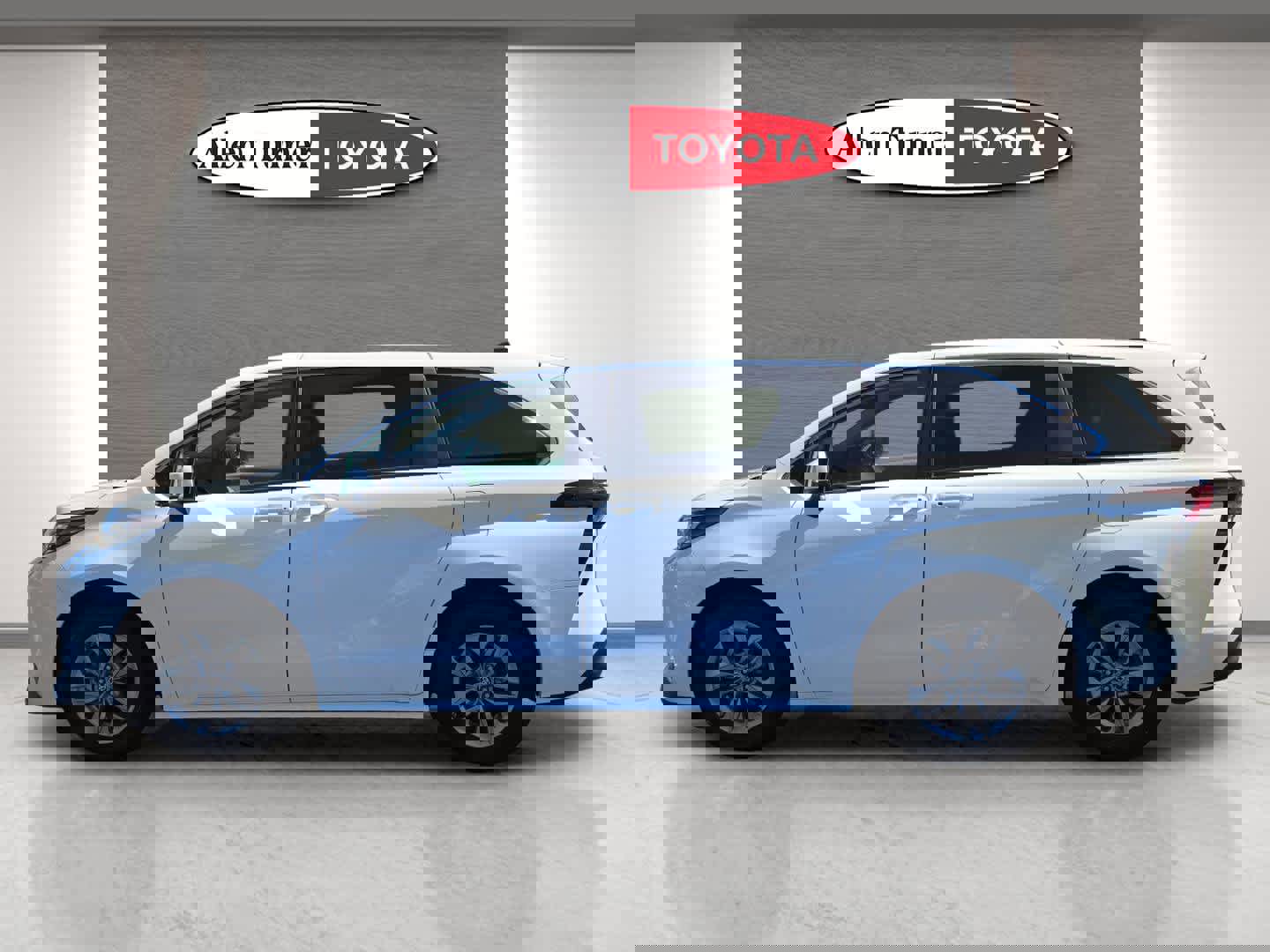 Used 2024 Toyota Sienna LE image 10