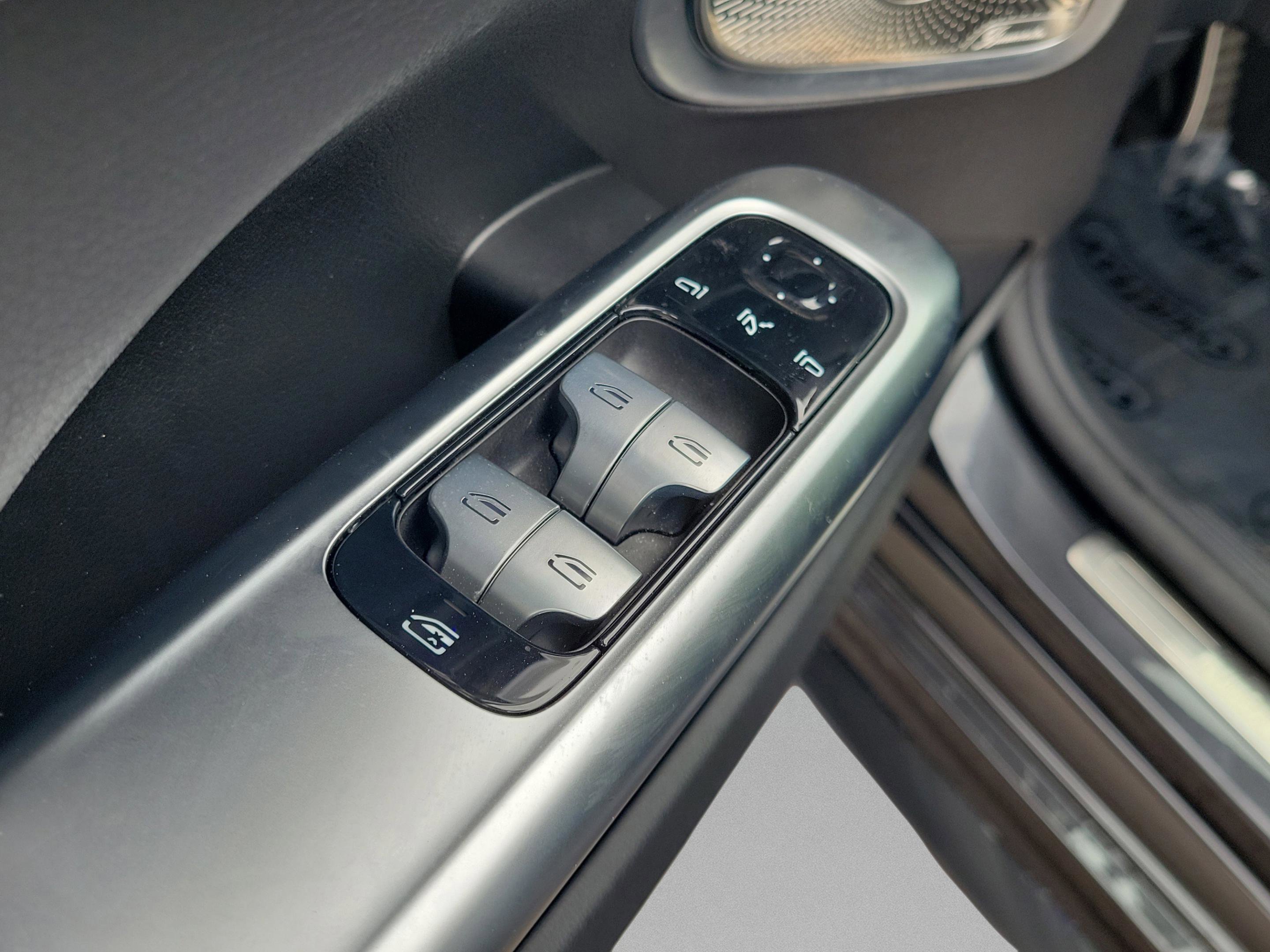 Used 2024 Mercedes-Benz C 300 Sedan image 13