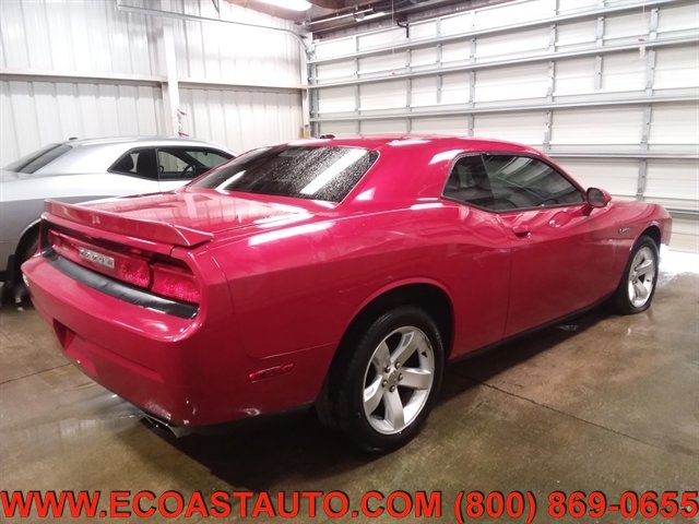 Used 2011 Dodge Challenger SE image 2