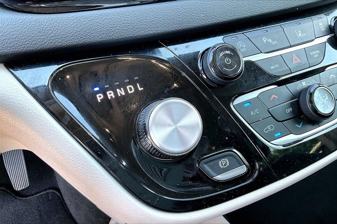 Used 2024 Chrysler Pacifica Touring-L FWD image 30