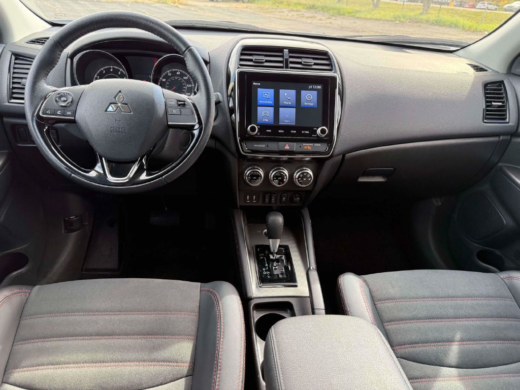 Used 2025 Mitsubishi Outlander Sport SE AWD/4WD image 14