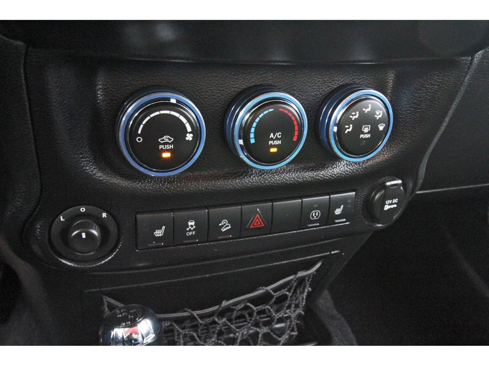 Used 2015 Jeep Wrangler Sahara image 25