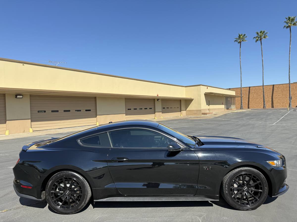Used 2017 Ford Mustang GT Premium w/ Equipment Group 401A image 8