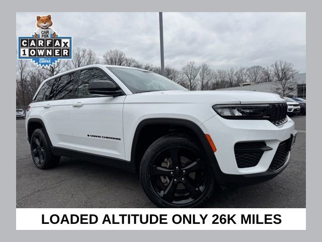Used 2023 Jeep Grand Cherokee Altitude image 1