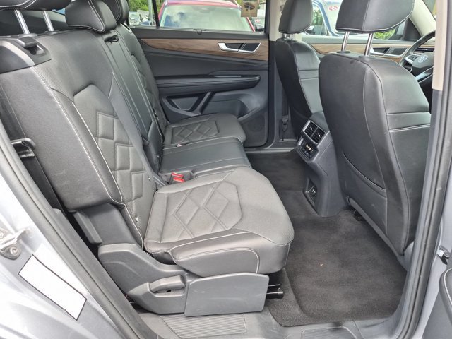 Used 2025 Volkswagen Atlas SE FWD image 29