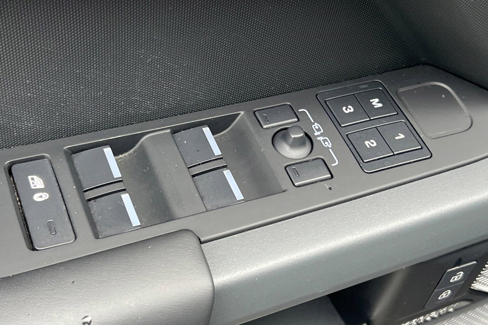 Certified 2023 Land Rover Defender 130 X image 15