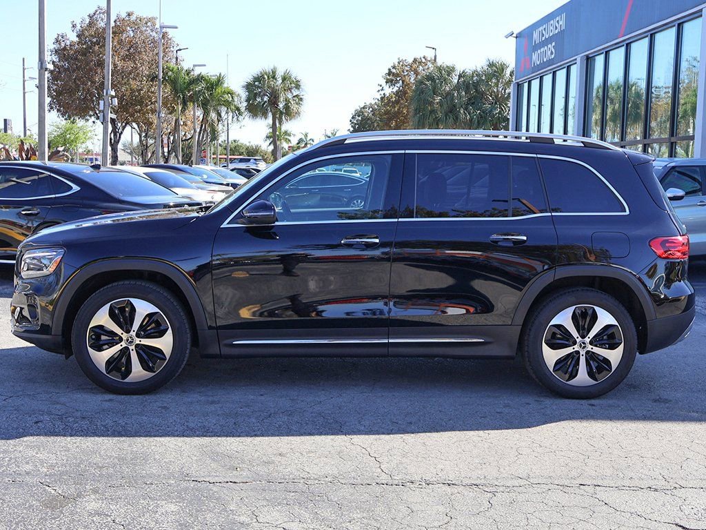 Used 2025 Mercedes-Benz GLB 250 w/ Driver Assistance Package image 17