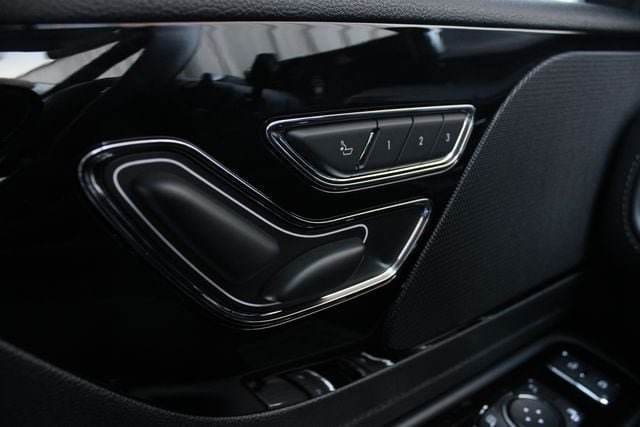 New 2026 Lincoln Aviator AWD image 3