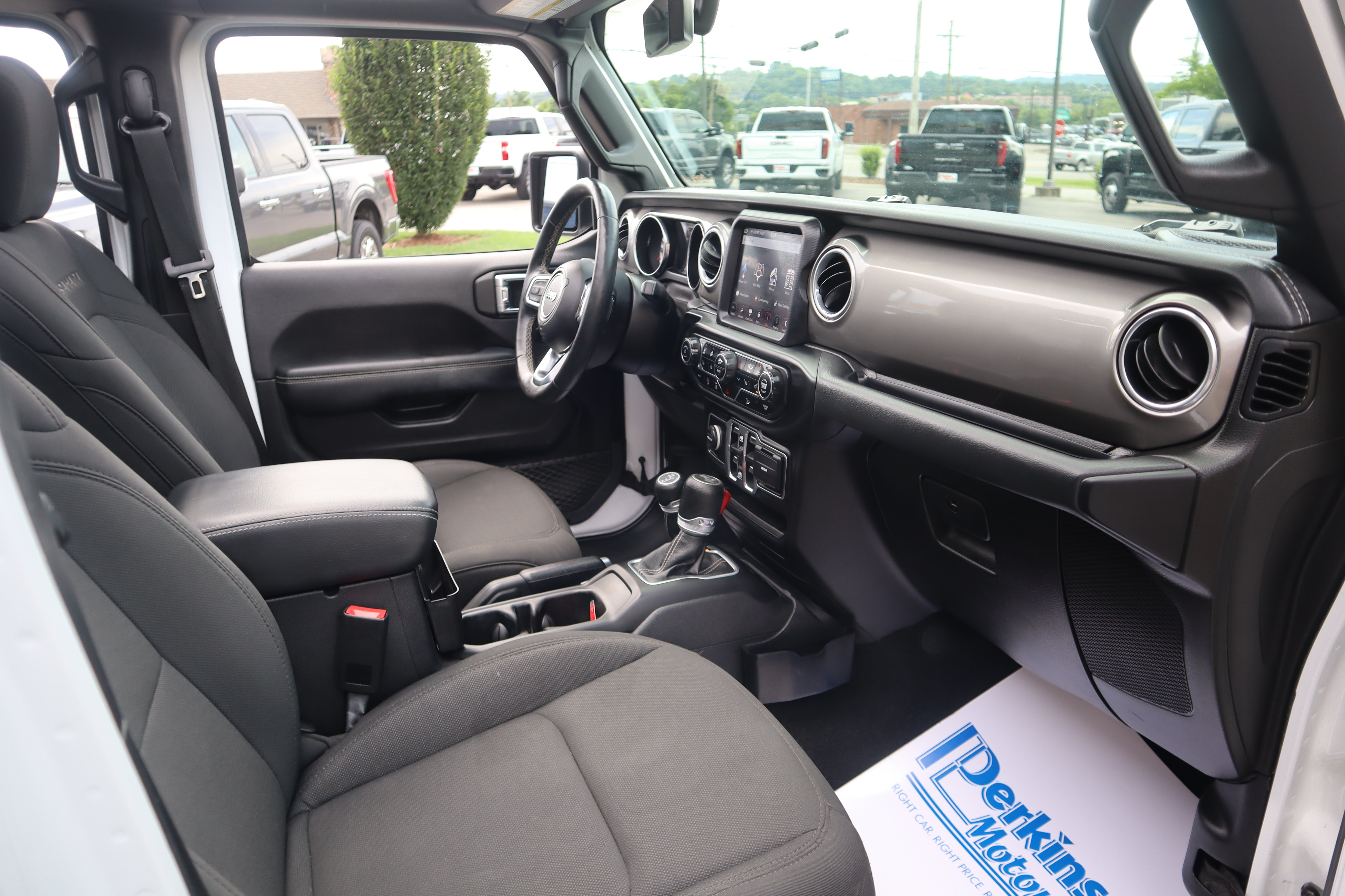Used 2020 Jeep Wrangler Unlimited Sahara AWD/4WD image 32