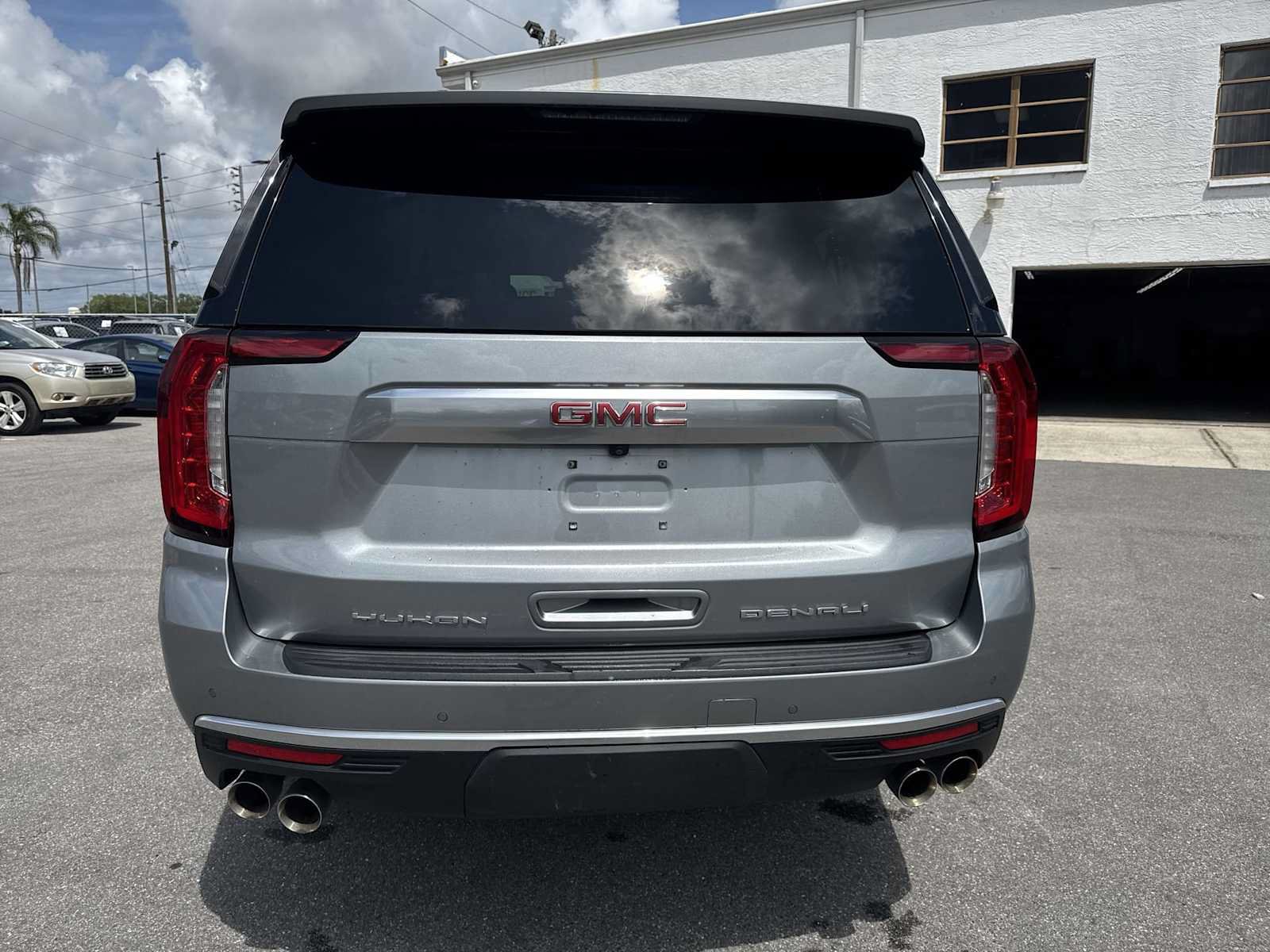 Used 2024 GMC Yukon XL Denali AWD/4WD image 5