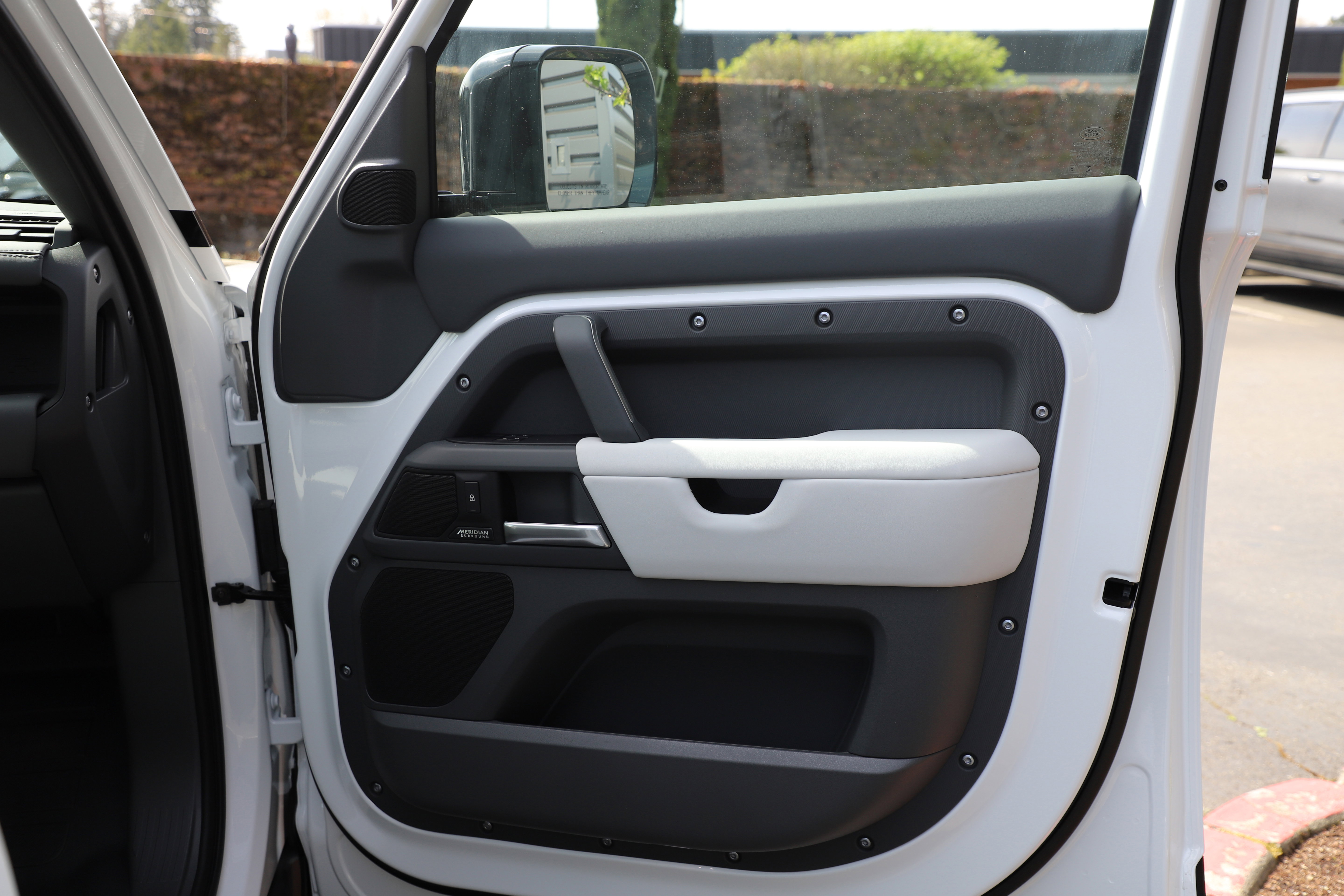 New 2026 Land Rover Defender 110 X-Dynamic SE image 9