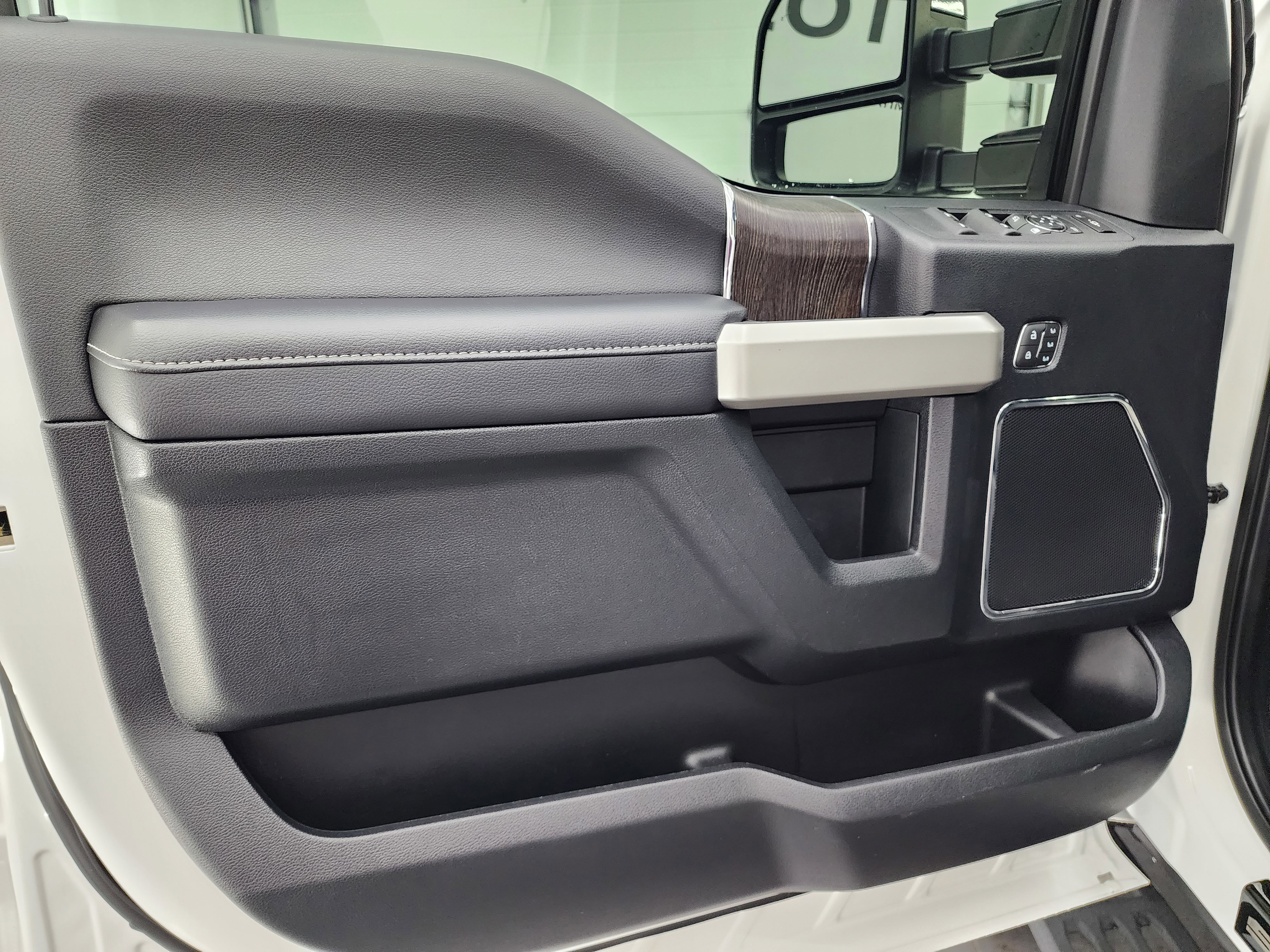 Used 2020 Ford F350 Lariat image 36